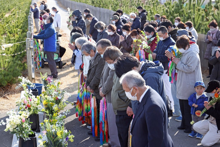 A tíz évvel ezelőtti fukusimai katasztrófa áldozatairól emlékeznek meg Japánban