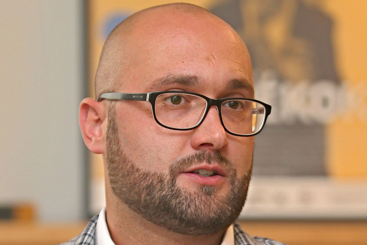 Fotó: MH/Lang Róbert Közös tapssal fejezték ki hálájukat a helytállásért