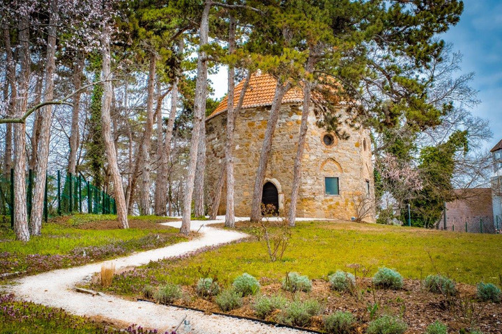 Fotó: MH Befejeződött Idrisz Baba Türbéjének állagmegóvó felújítása