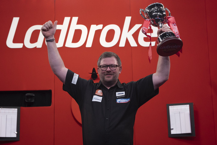 Fotó: Twitter/OfficialPDC Darts: James Wade nyerte a UK Opent