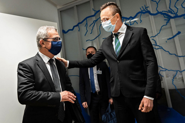 Fotó: Szijjártó Péter Facebook-oldal Egymást bünteti Peking és Brüsszel