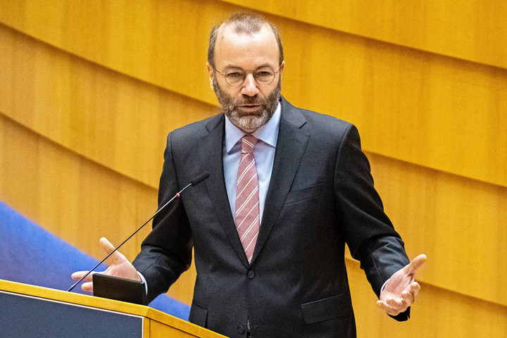 Érik az újabb politikai vihar az EP-ben