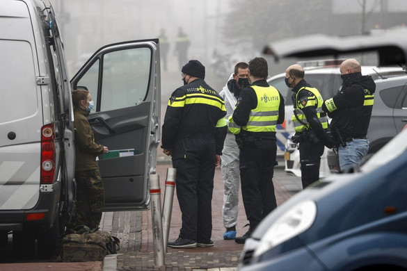 Vélhetően pokolgépes támadás ért egy holland tesztközpontot