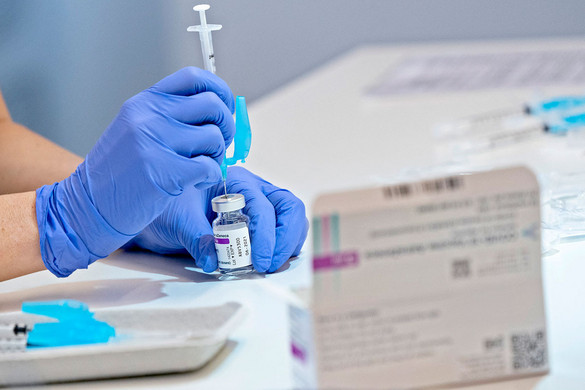 EMA: Az AstraZeneca előnyei még mindig nagyobbak, mint a kockázata