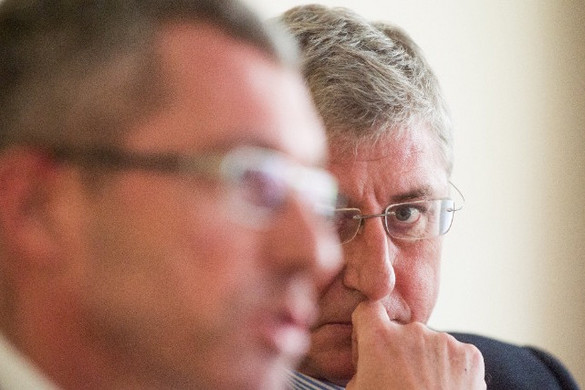 A korrupcióba bukott bele Frank Engel