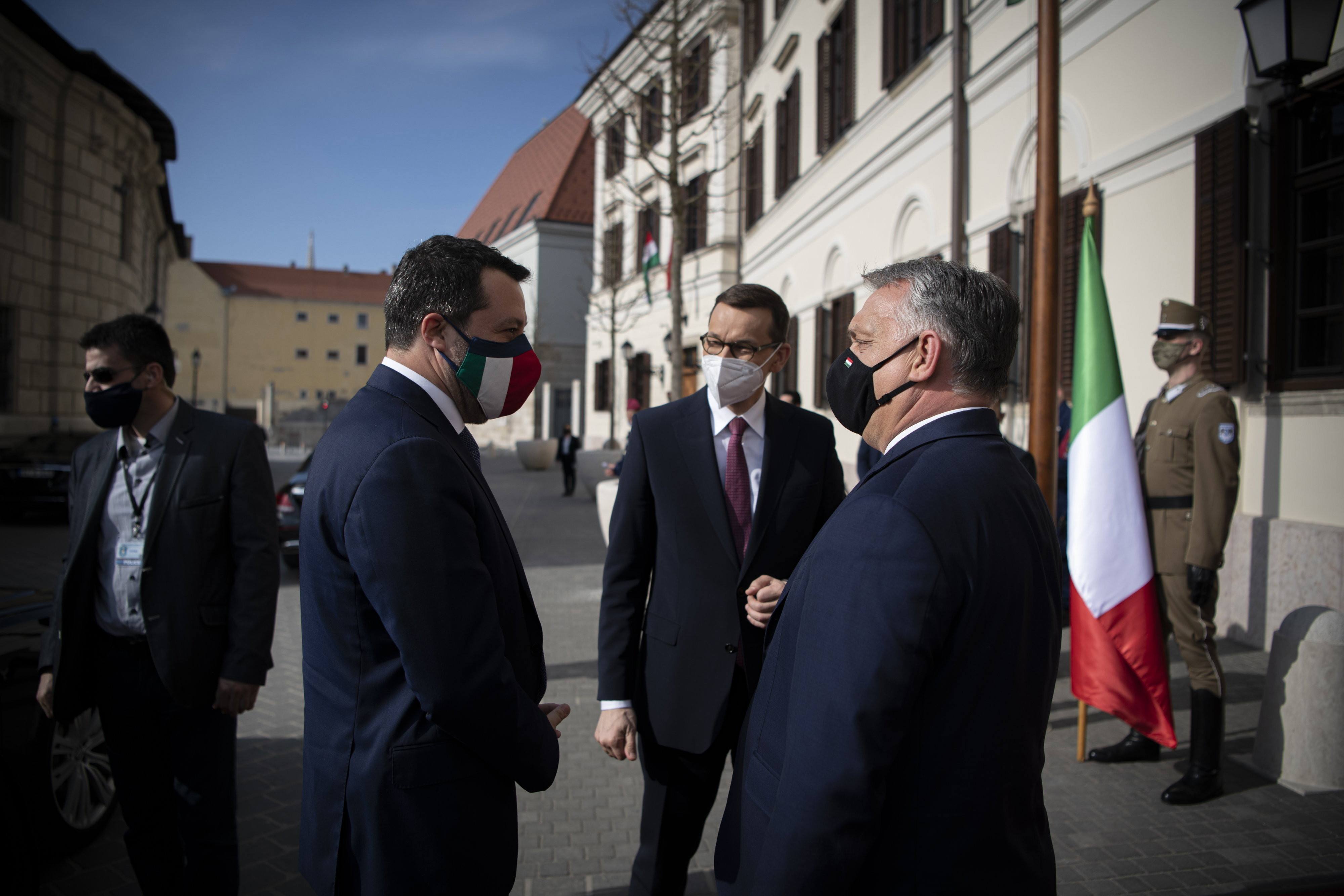Morawieckit és Salvinit fogadta Orbán Viktor