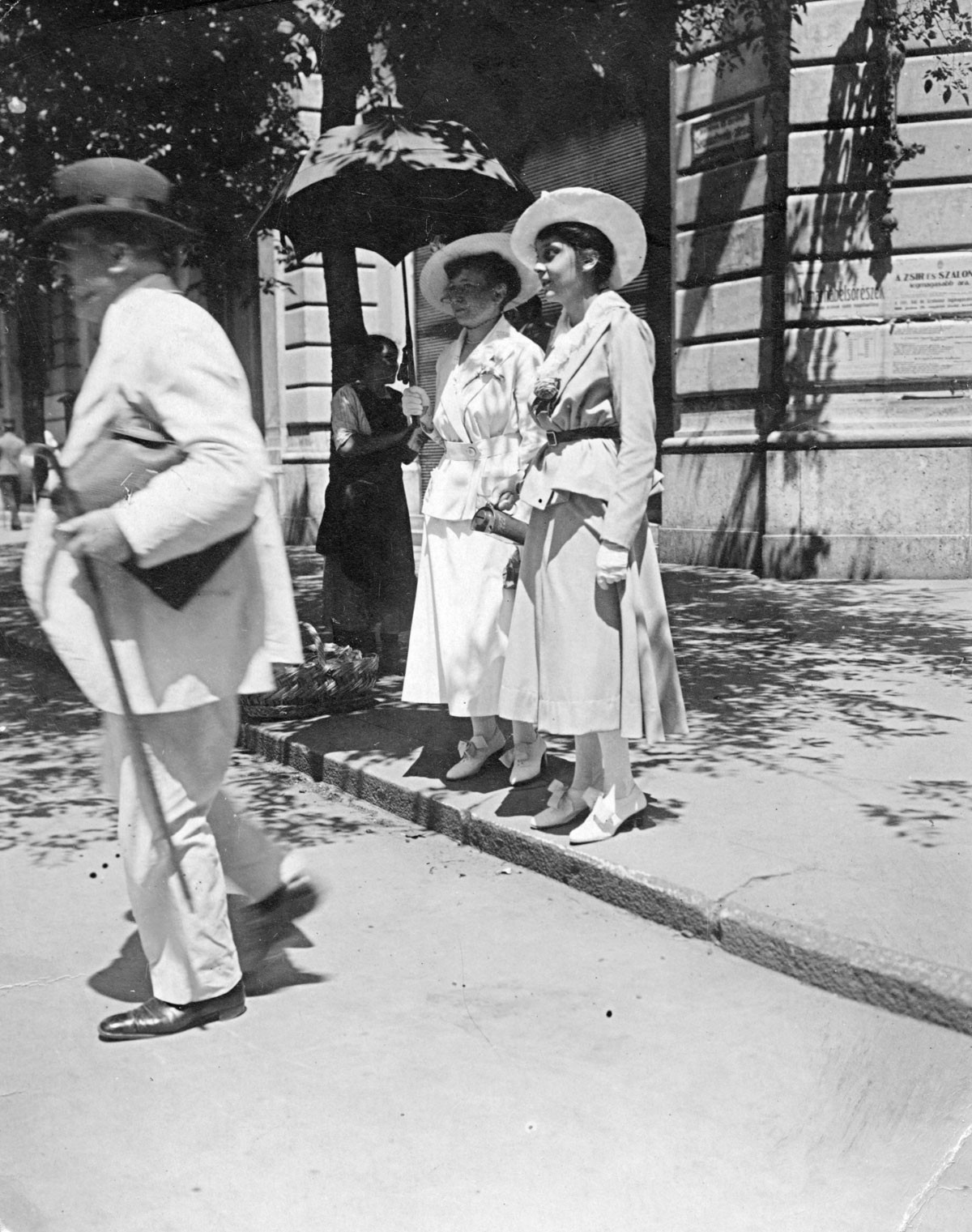 Budapest, 1921. A Semmelweis és a Kossuth Lajos utca sarkán