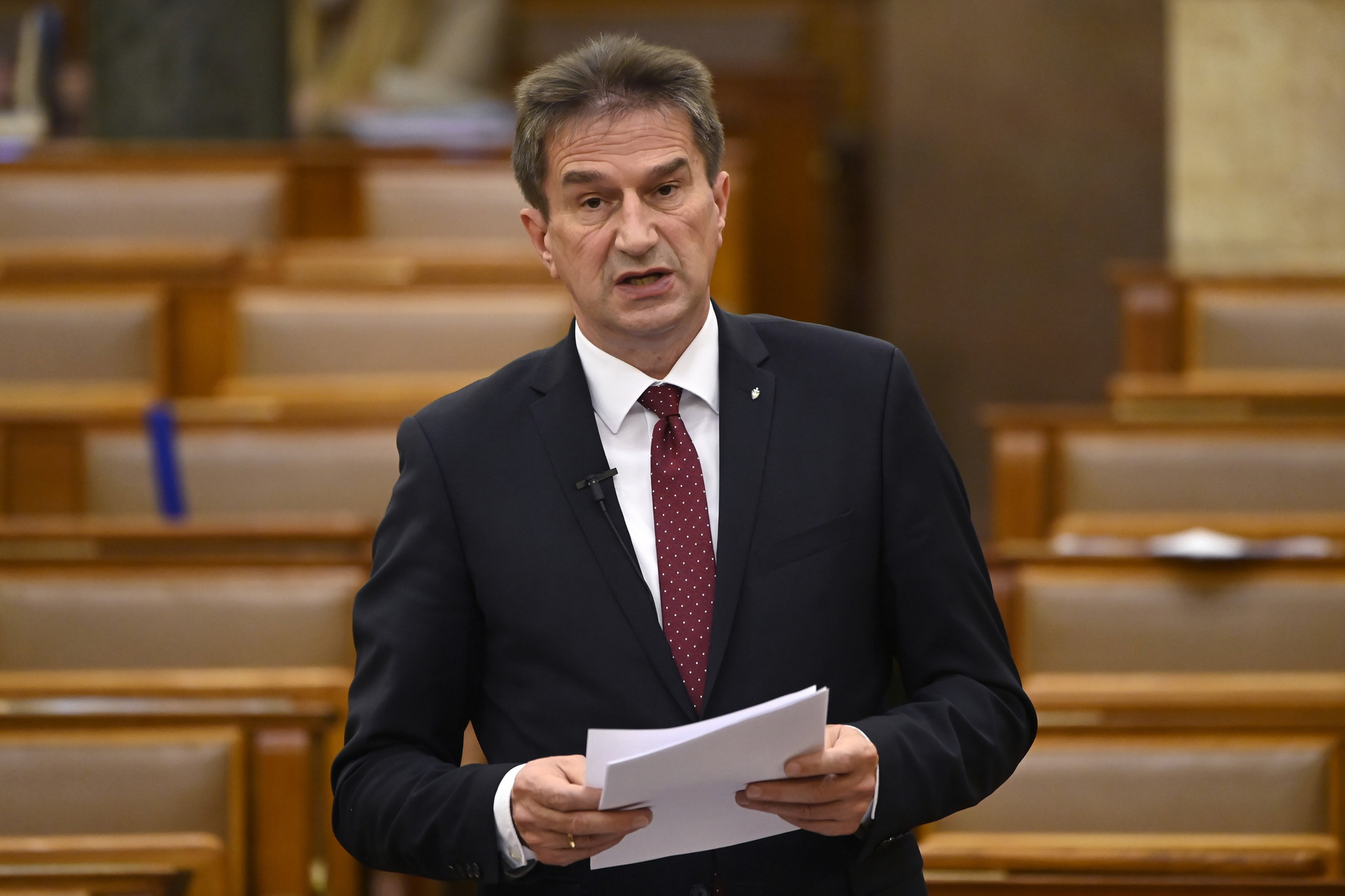 Fotó: MTI/Kovács Tamás Völner Pál, az Igazságügyi Minisztérium parlamenti államtitkára expozét tart a koronavírus-világjárvány elleni védekezésről szóló 2021. évi I. törvény módosításáról szóló javaslat általános vitájában az Országgyűlés plenáris ülésén 2021. április 29-én