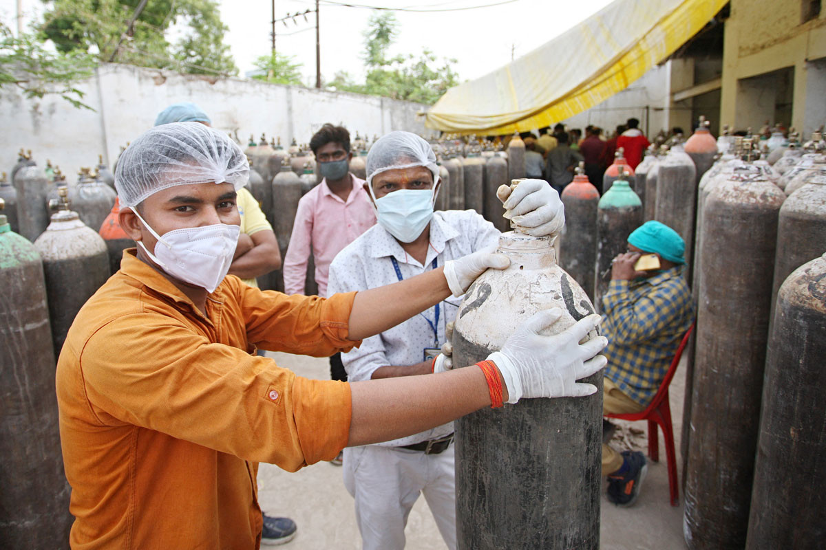 India: második napja döntött rekordot az új fertőzöttek száma, többen életüket vesztették egy kórháztűzben