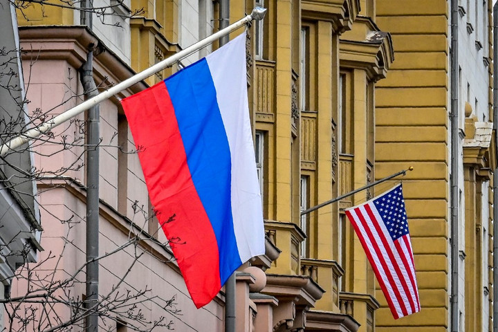 Moszkva kiutasított tíz amerikai diplomatát
