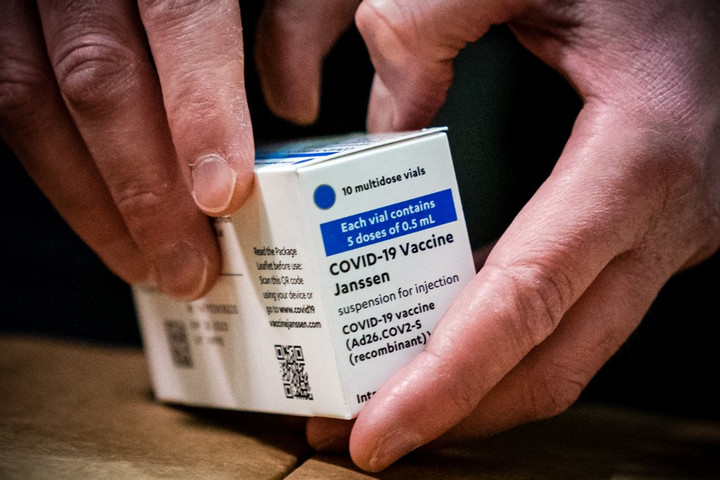 Fotó: AFP/ROB ENGELAAR Több vakcinaszállítmány is várható még a héten