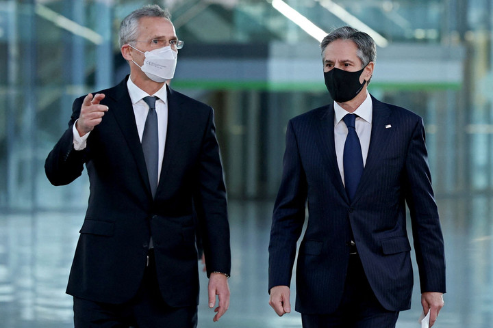 Fotó: AFP/Pool/Kenzo Tribouillard „Együtt mentünk, együtt vonulunk ki”