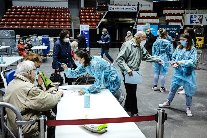 Lassú tempóban halad az oltás Nyugat-Európában
