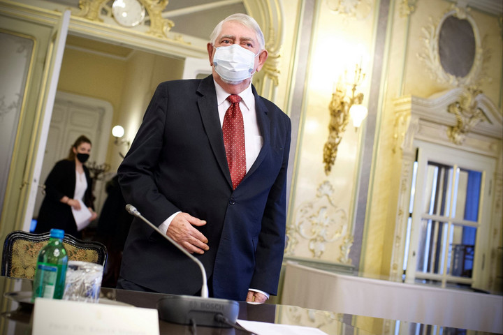 Fotó: Facebook/Kásler Miklós Kásler: Folytatódik pedagógusaink soron kívüli oltása