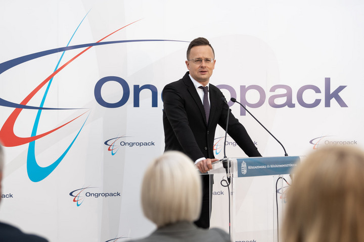 Szijjártó Péter: A családi vállalkozásokat is támogatja a kormány