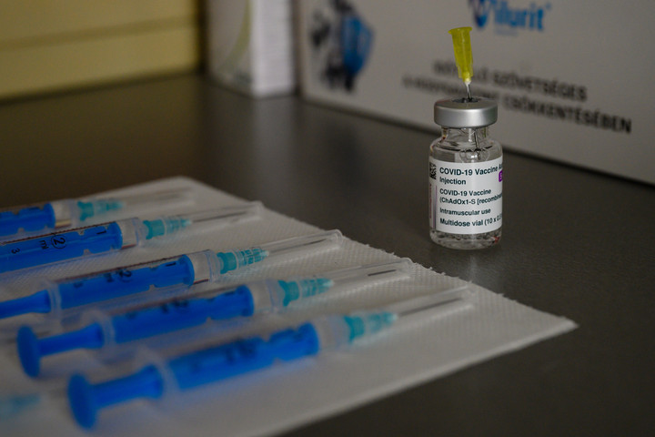 Lengyelország egymillió adag AstraZeneca vakcinát adományoz Iránnak