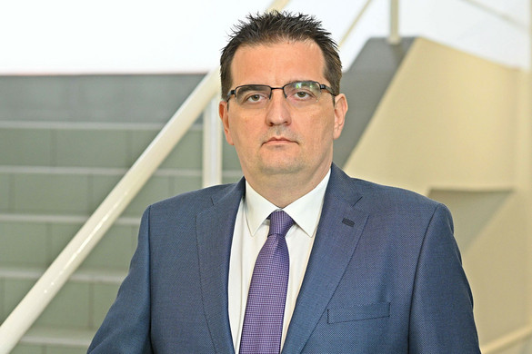 Felsőbb utasításra söprik szőnyeg alá az ellentéteket