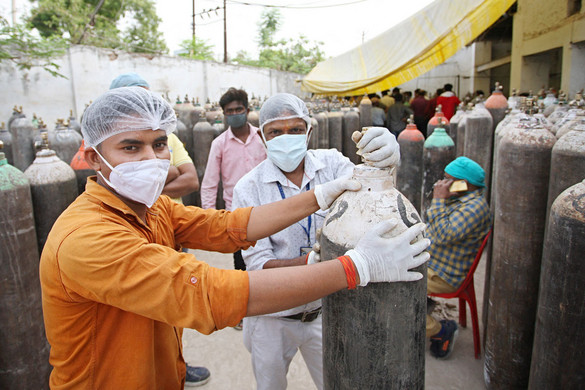 India: második napja döntött rekordot az új fertőzöttek száma, többen életüket vesztették egy kórháztűzben