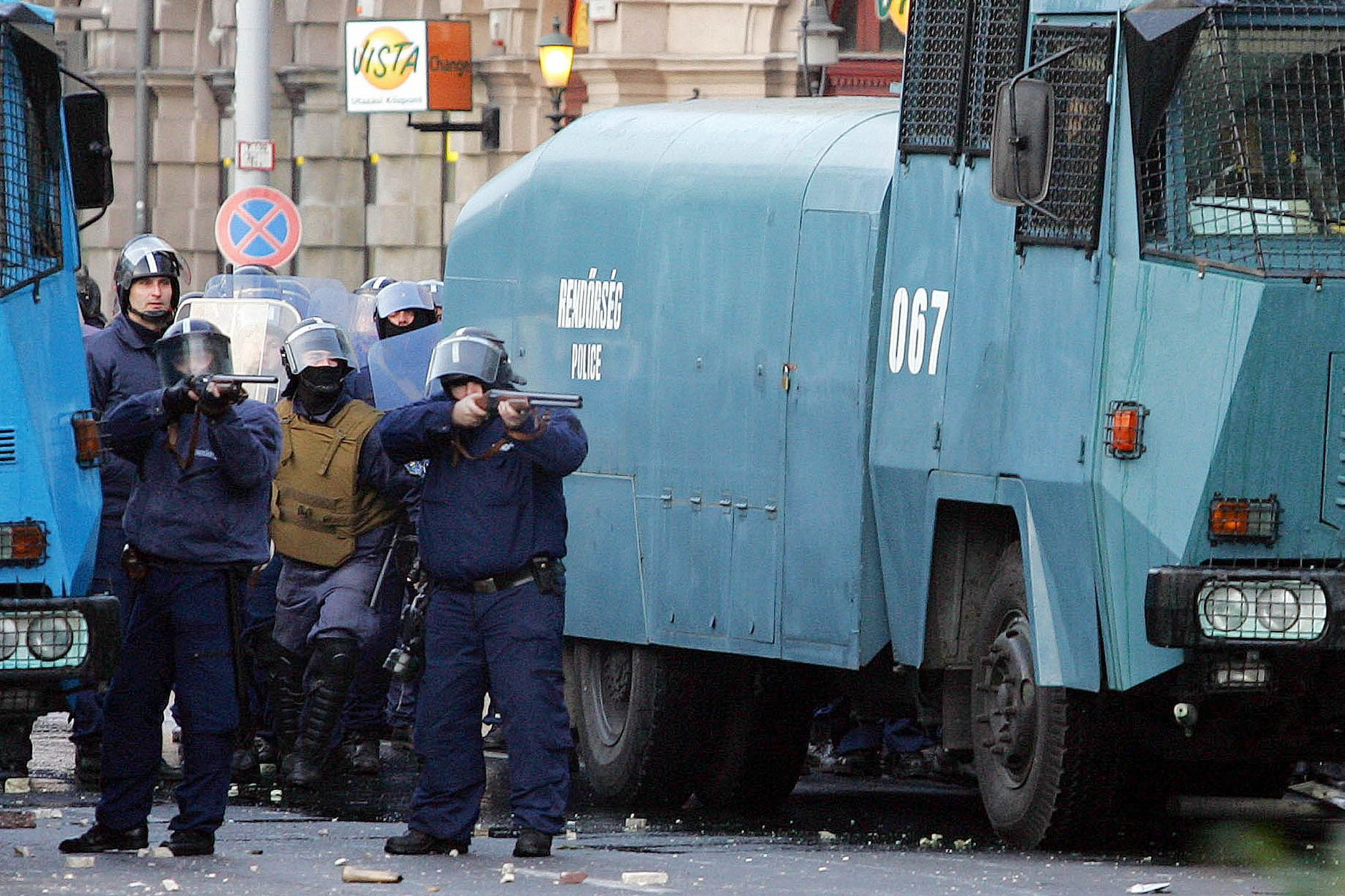 Nem rendszeresített gumilövedékeket használt a Gyurcsány-kormány rendőrsége 2006. október 23-án a tömegoszlatásoknál