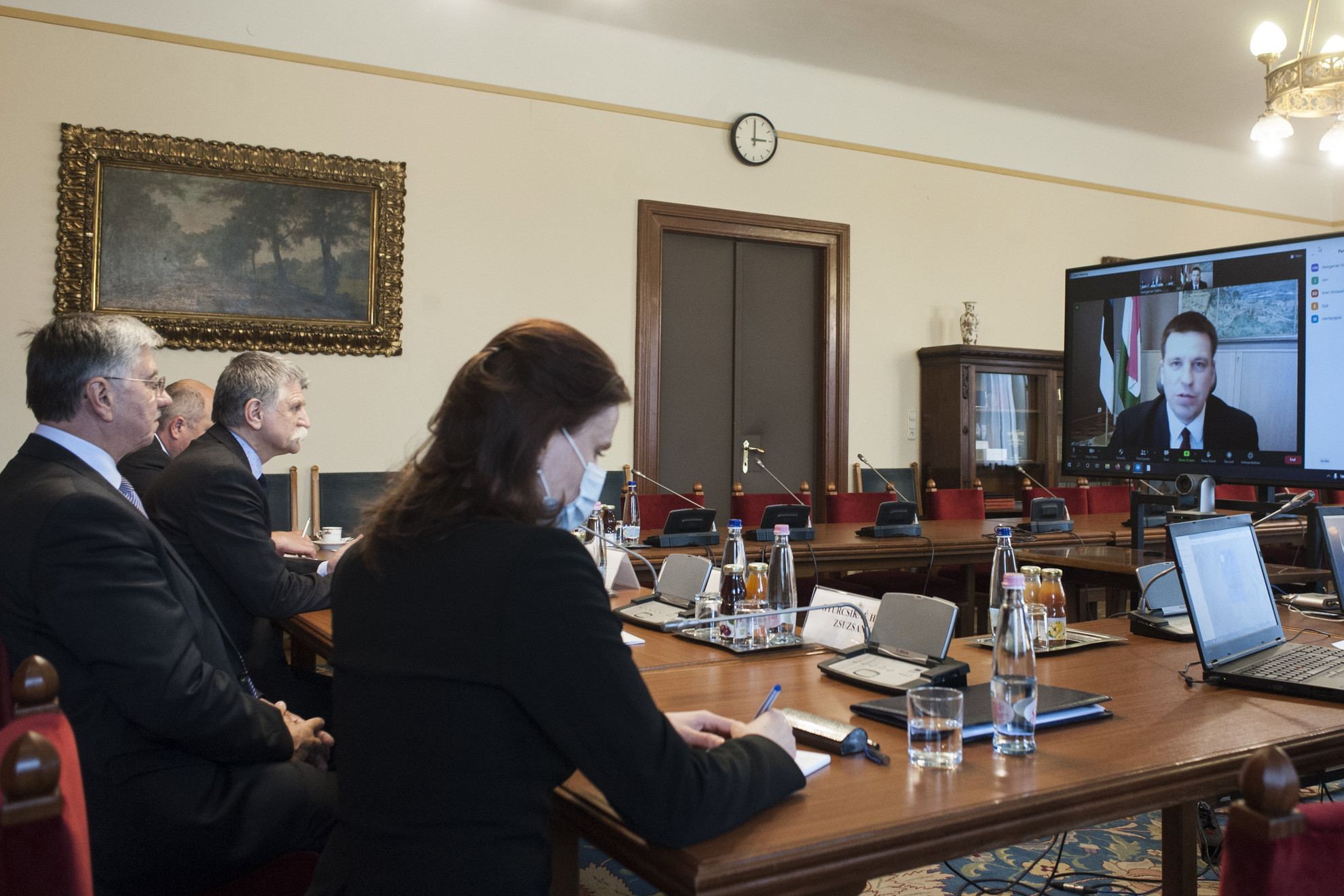 Kövér László, az Országgyűlés elnöke (b2) online megbeszélést folytat Jüri Ratas észt házelnökkel az Országházban 2021. május 18-án