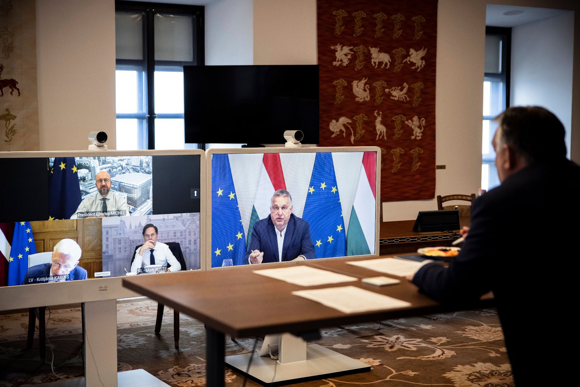 Orbán Viktor kormányfő videokonferencián vesz részt a Karmelita kolostorban 2021. május 20-án. A miniszterelnök Charles Michellel, az Európai Tanács (EiT) elnökével, valamint a holland és a lett kormányfővel tárgyalt a jövő heti brüsszeli EU-csúcs előkészítése keretében