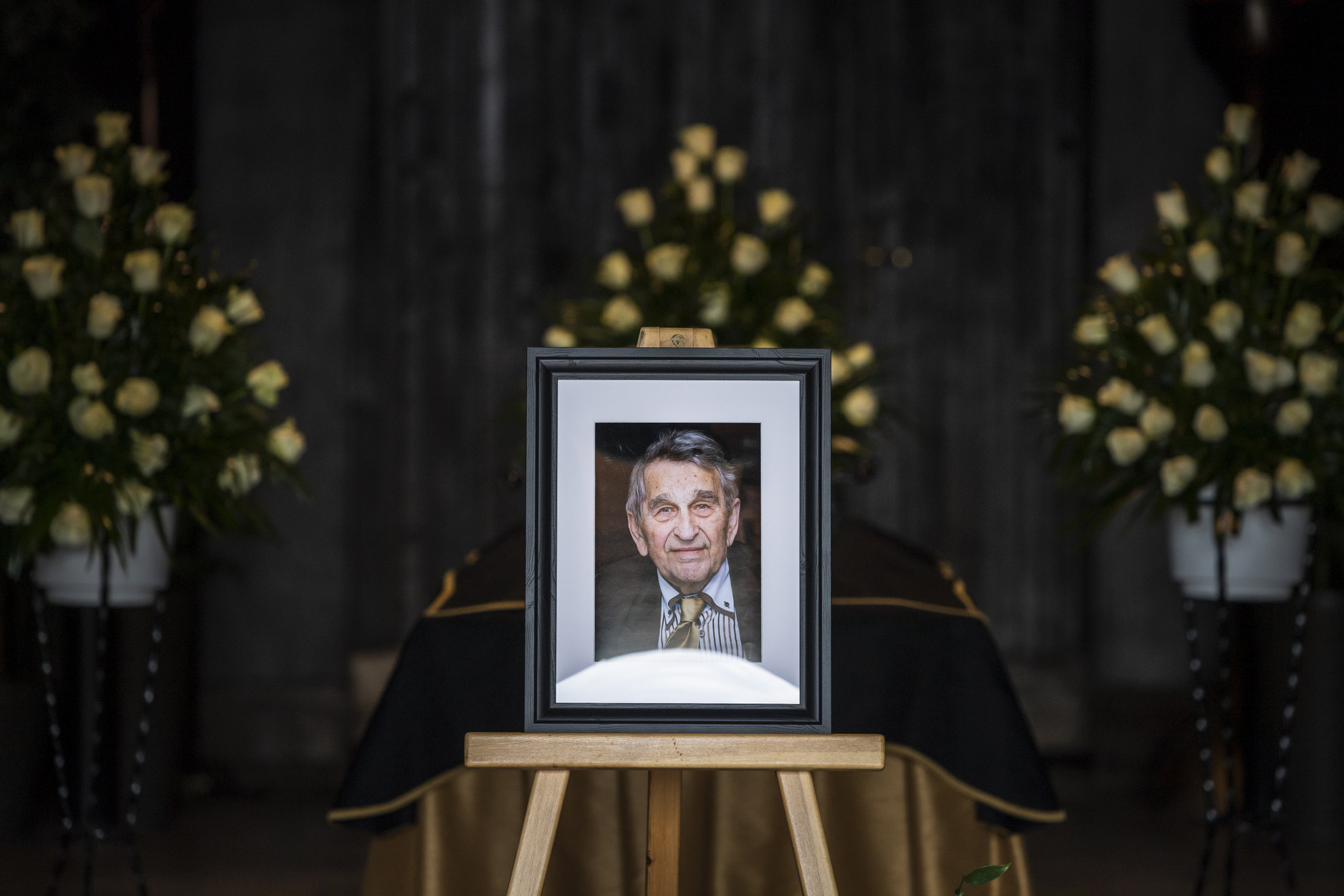 Fotó: MTI/Mónus Márton Hámori József, Széchenyi-díjas biológus, a nemzeti kulturális örökség volt minisztere, egyetemi tanár, a Magyar Tudományos Akadémia (MTA) egykori alelnöke búcsúztatása a Farkasréti temetőben