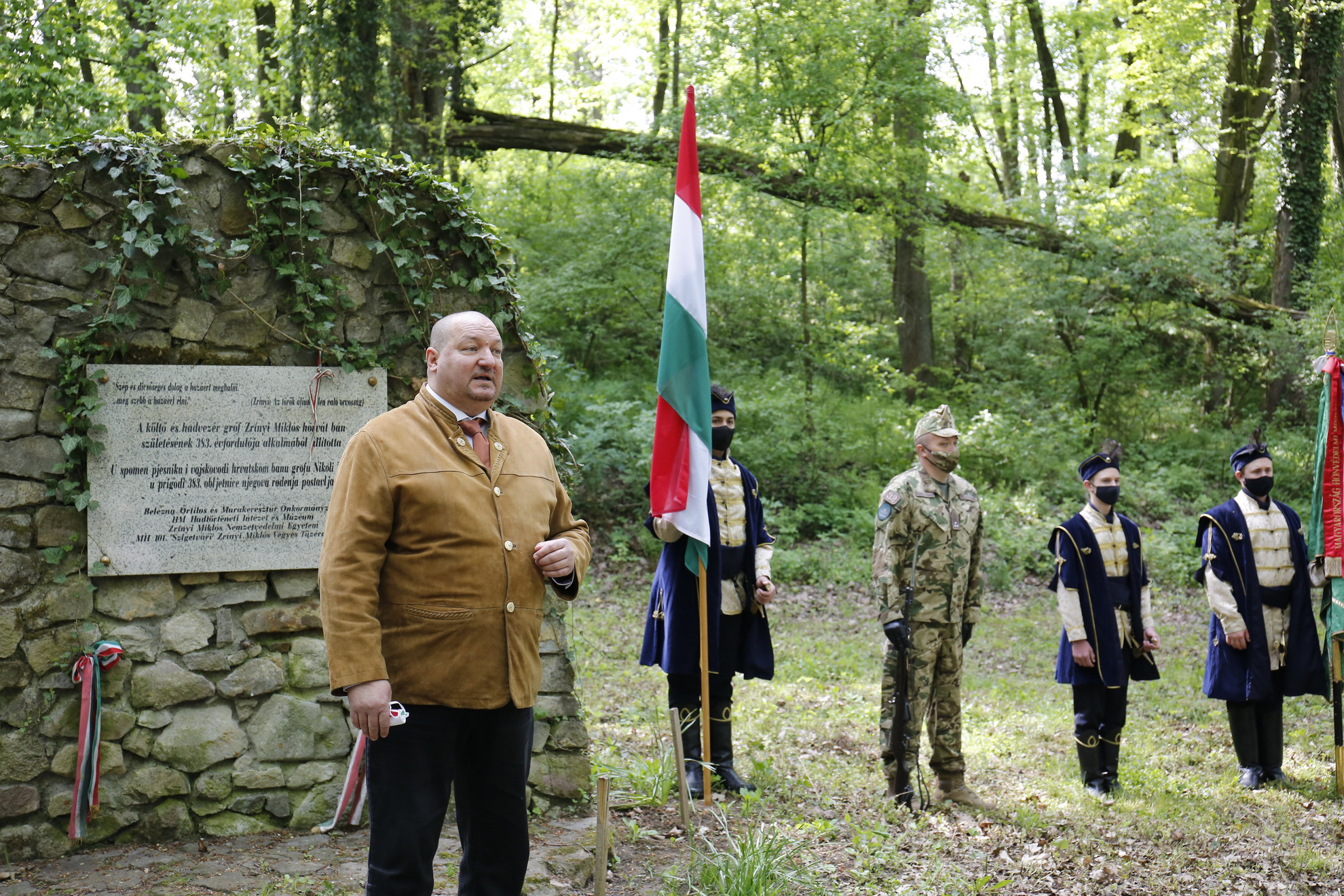 Fotó: MTI/Varga György Németh Szilárd, a Honvédelmi Minisztérium (HM) parlamenti államtitkára beszédet mond a Zrínyi-emlékév zárásaként a HM Hadtörténeti Intézet és Múzeum koszorúzással egybekötött ünnepségén a Somogy megyei Őrtiloson, Zrínyi-újvárnál