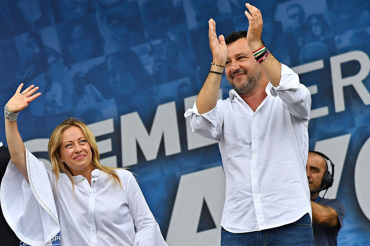 Fotó: AFP/Tiziana Fabi Fej-fej mellett Salvini és Meloni