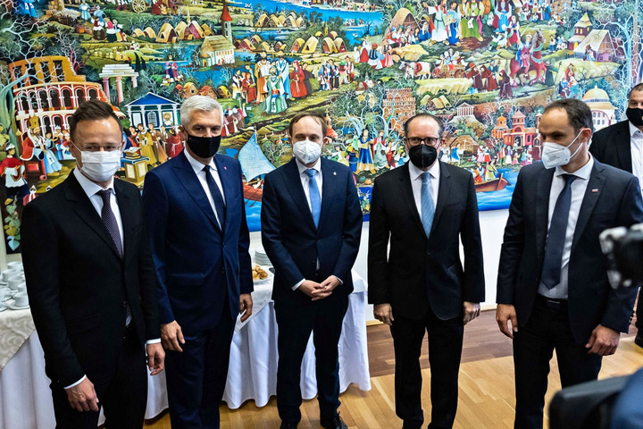 Az oltás vezet a szabad utazáshoz