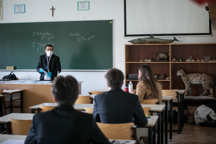 Fotó: MH/Hegedüs Róbert A matematika írásbelikkel folytatódik az érettségi
