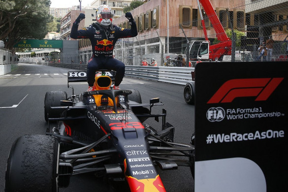 Verstappen győzött a Monacói Nagydíjon és az összetettben is vezet