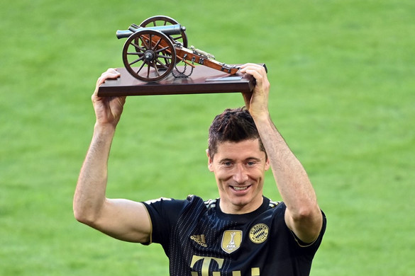 Lewandowski átadta a múltnak Gerd Müller megdönthetetlennek hitt csúcsát
