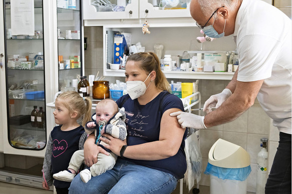 Magyarország a szomszédos országok határ mentén lakóinak is felajánlja a védőoltást