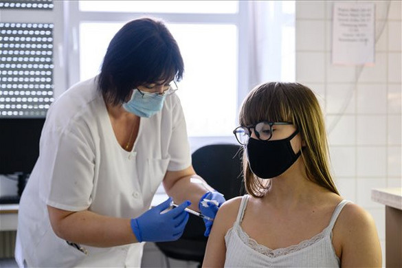 Eddig 3,5 millió adag Pfizer-vakcina érkezett Magyarországra