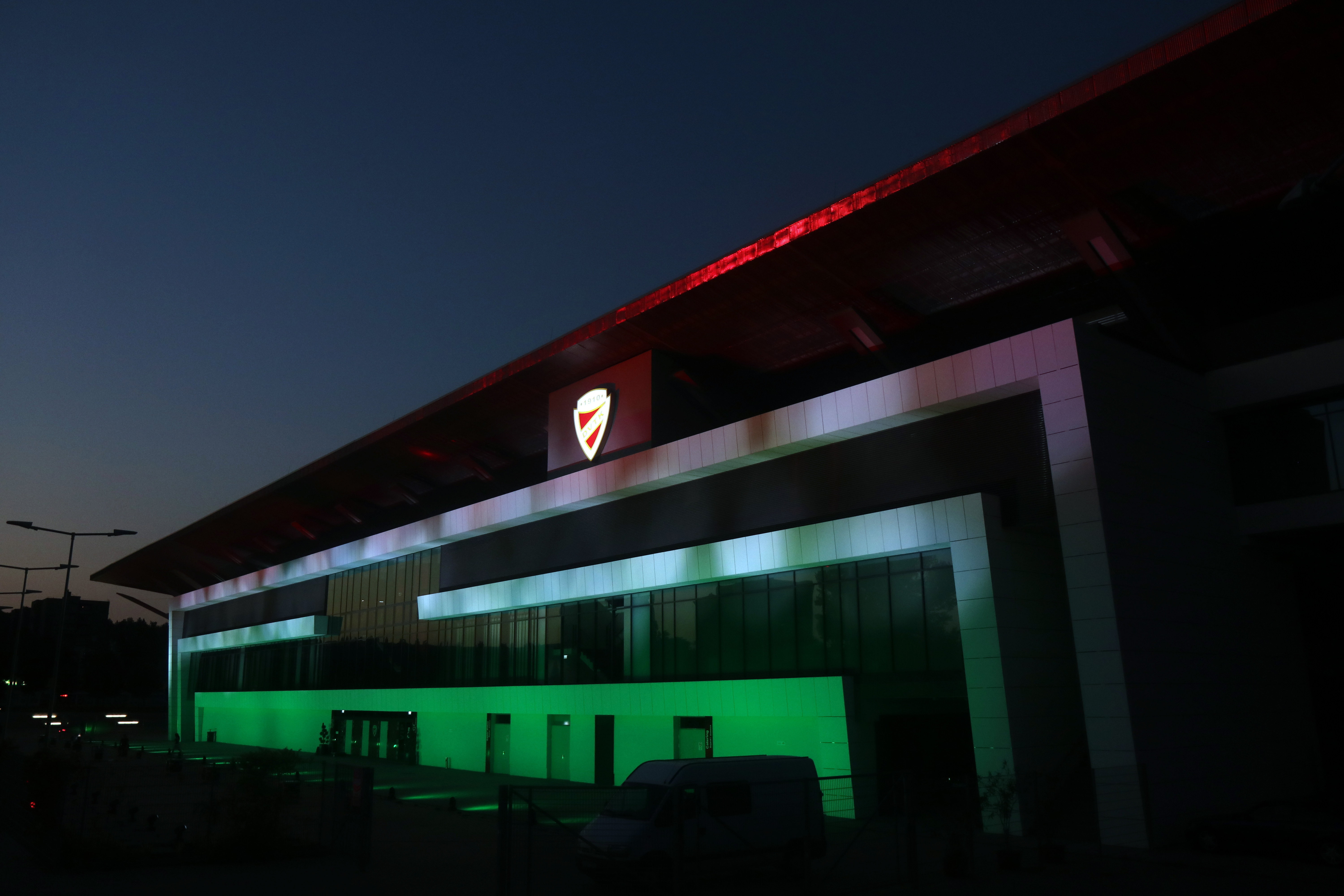 Nemzeti színű stadionok