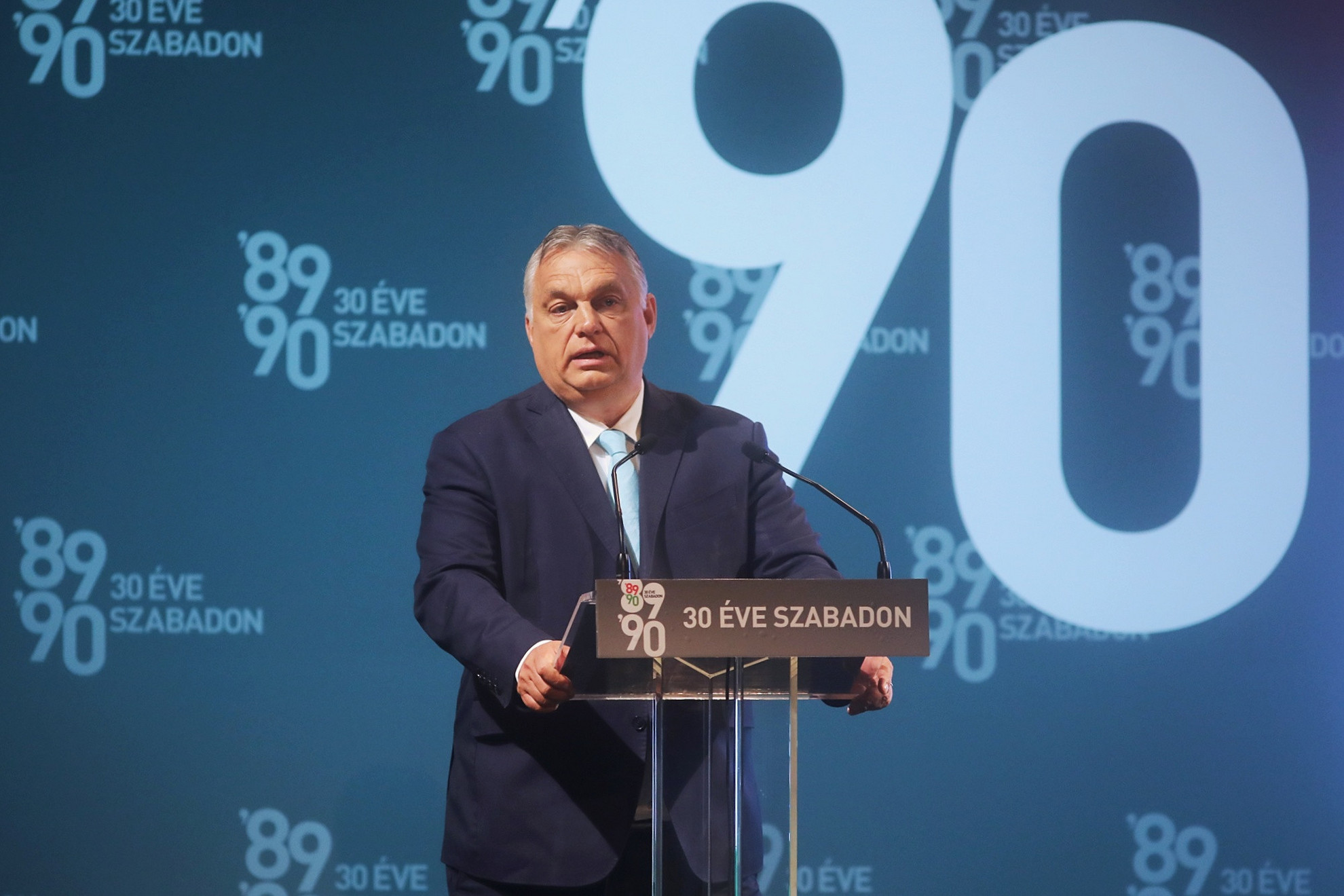 Orbán Viktor miniszterelnök beszédet mond a szovjet csapatok kivonulásának harmincadik évfordulóján a Pesti Vigadóban