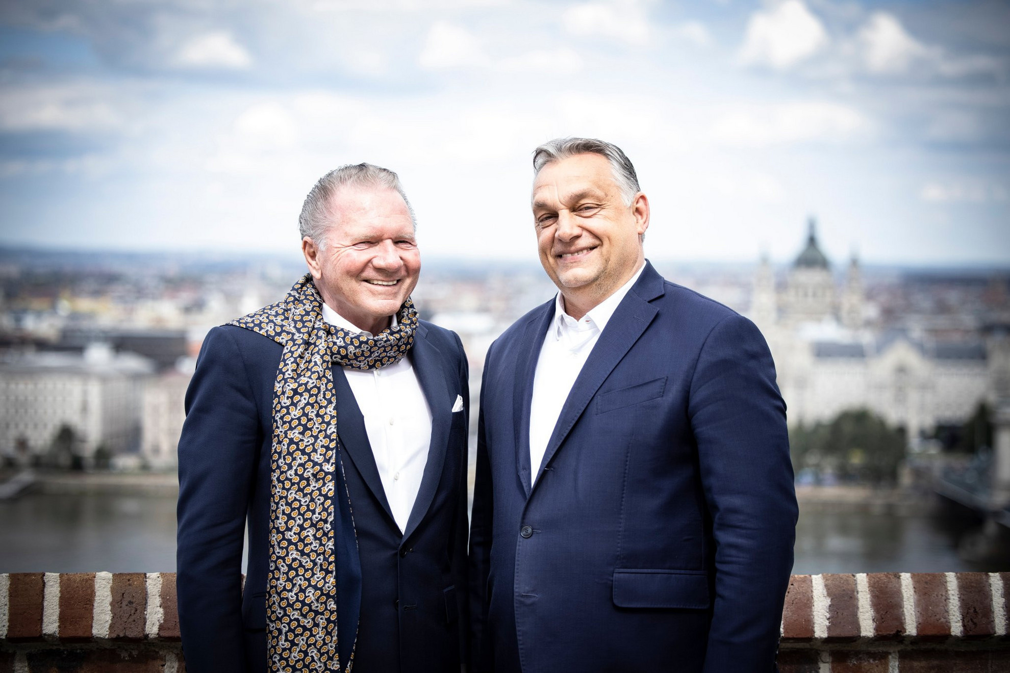 Fotó: MTI/Miniszterelnöki Sajtóiroda Orbán Viktor miniszterelnök (j) fogadja Péterffy Tamást, az Interactive Brokers Group alapító-tulajdonosát a Karmelita kolostorban 2021. június 1-jén
