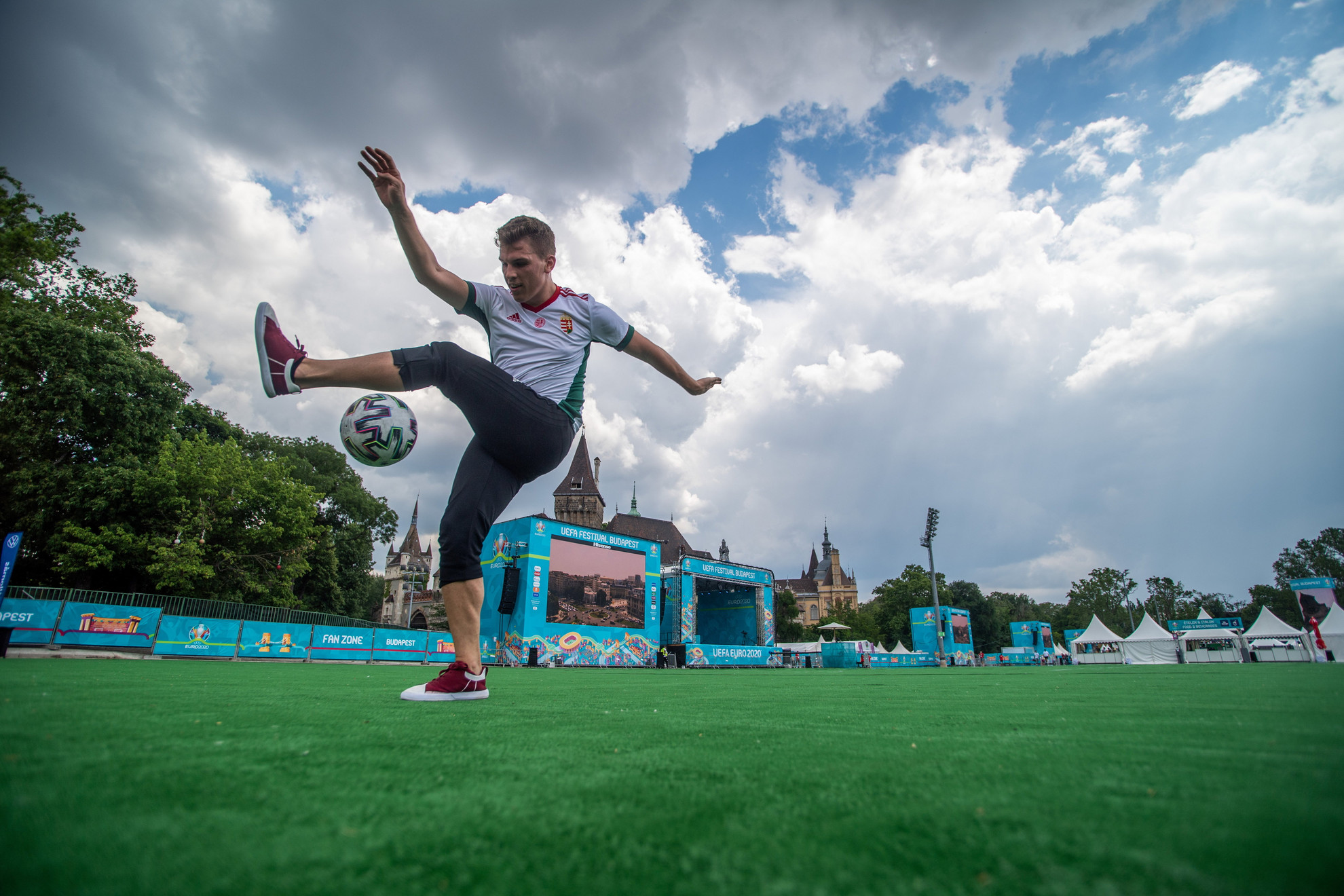 A labdarúgó Európa-bajnokság hivatalos budapesti szurkolói zónája a Városligetben 2021. június 11-én