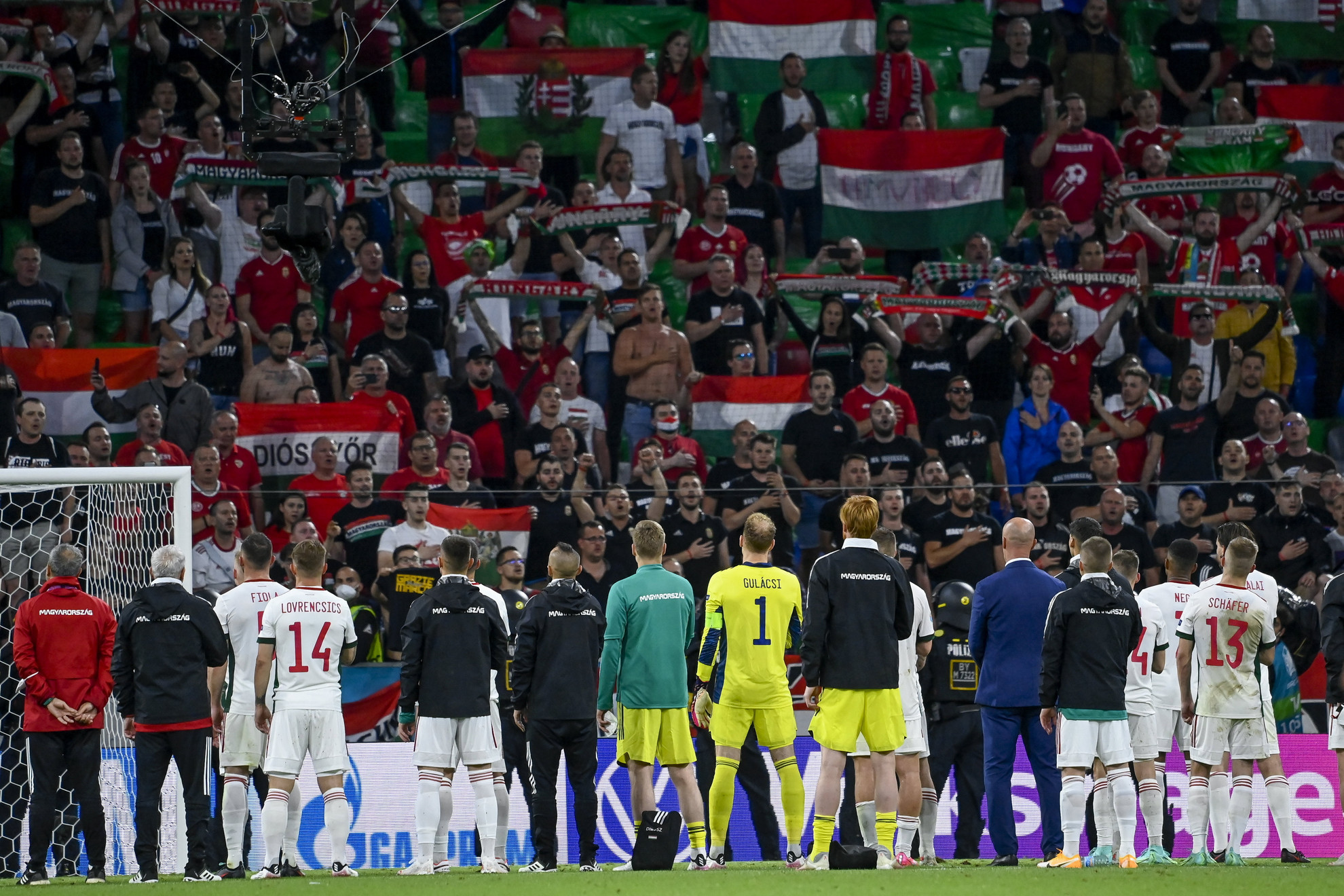 Fotó: MTI/Kovács Tamás Büszkén szólhatott a magyar Himnusz a szurkolók torkából a müncheni Allianz Arénában