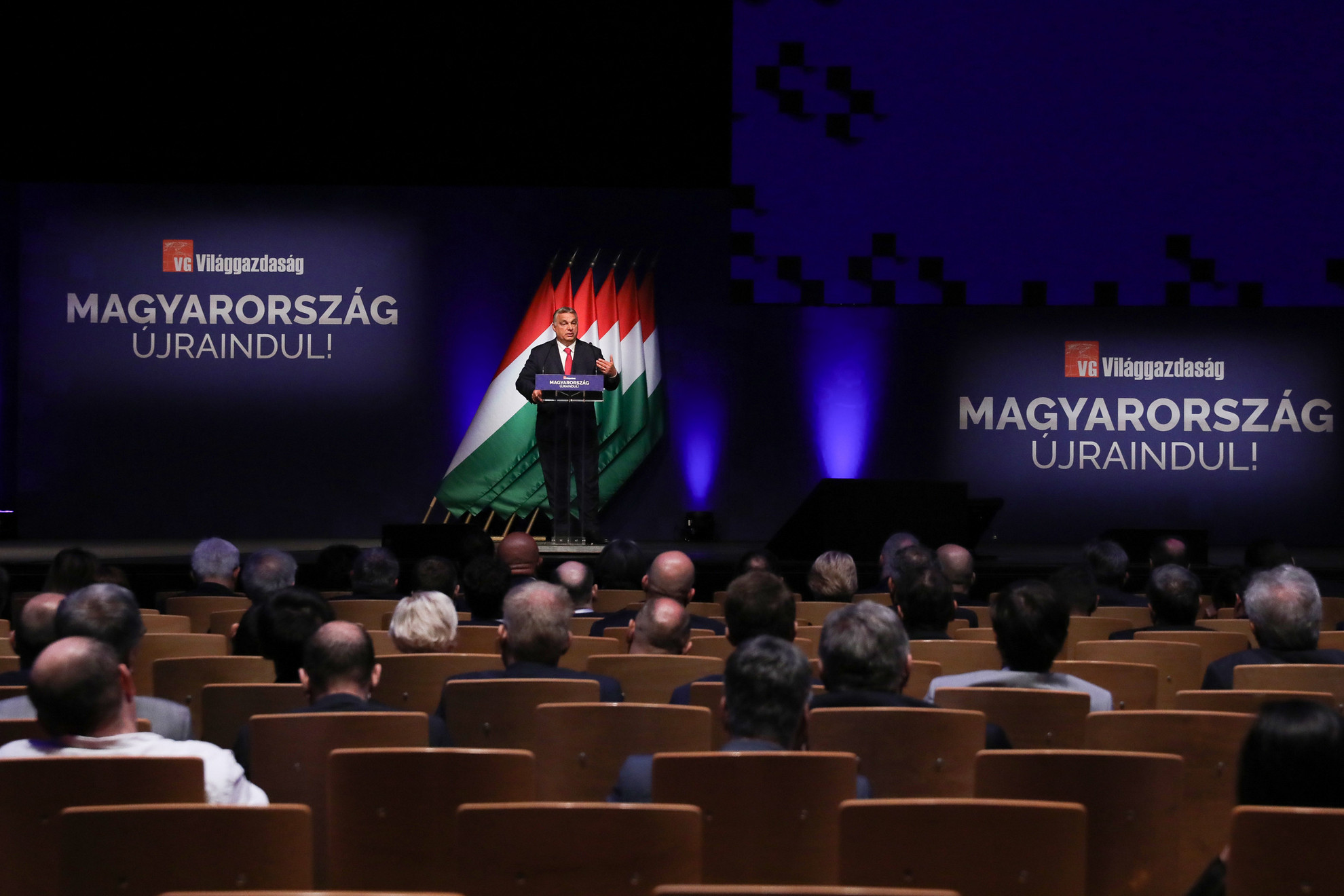 Fotó: MH/Hegedüs Róbert Orbán Viktor miniszterelnök beszédet mond a Világgazdaság üzleti napilap Magyarország újraindításáról szervezett konferenciáján a Budapest Kongresszusi Központ 2021. június 9-én