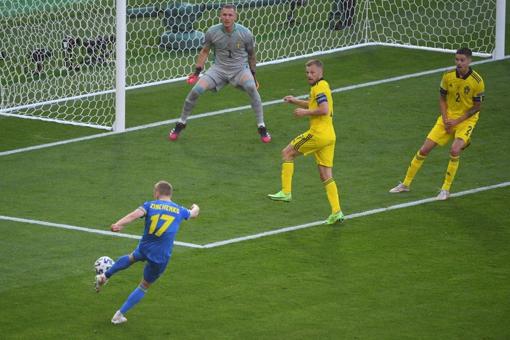 Oleksandr Zinchenko megszerzi az első gólt a meccsen