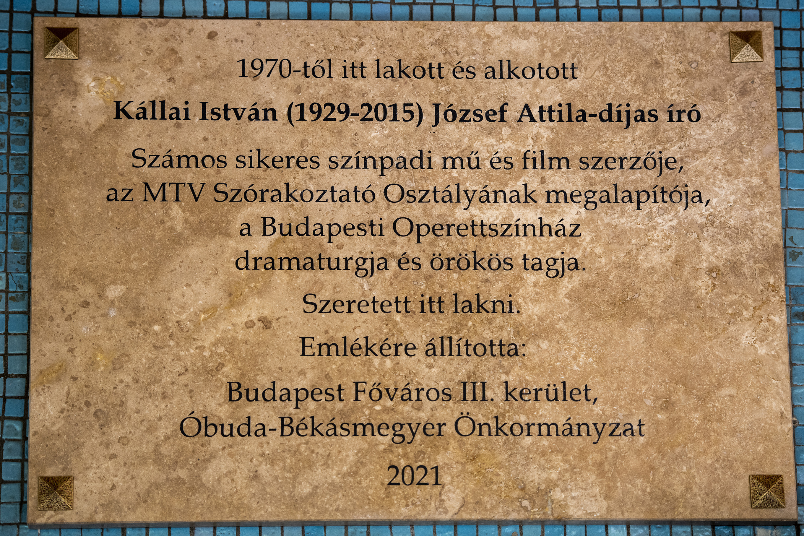 Emléktáblát kapott Óbudán Kállai István
