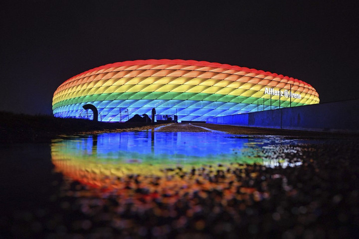 Az UEFA nem engedi, hogy szivárványszínnel világítsák ki a müncheni stadiont