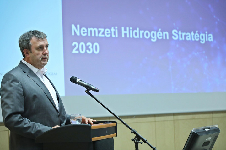 Fotó: MH/Hegedüs Róbert Zöldítheti az ipart a hidrogén felhasználása