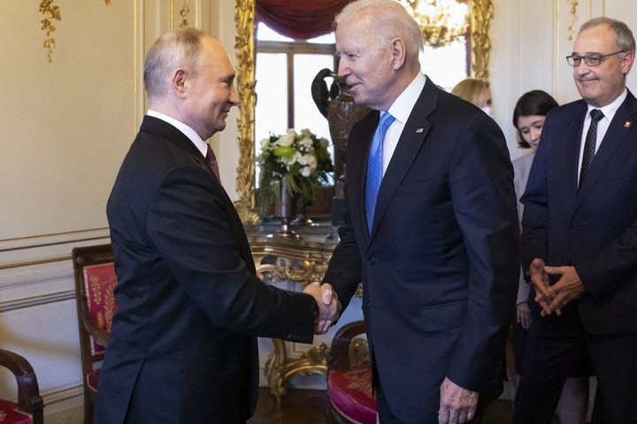 Putyin: A média hamis képet fest Bidenről