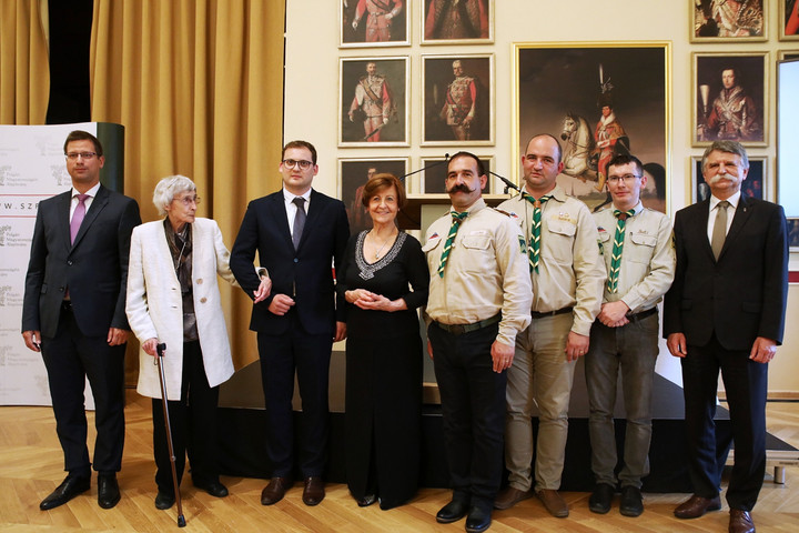 Fotó: MH/Papajcsik Péter Bagdy Emőkét és a Romániai Magyar Cserkészszövetséget díjazta a Polgári Magyarországért Alapítvány