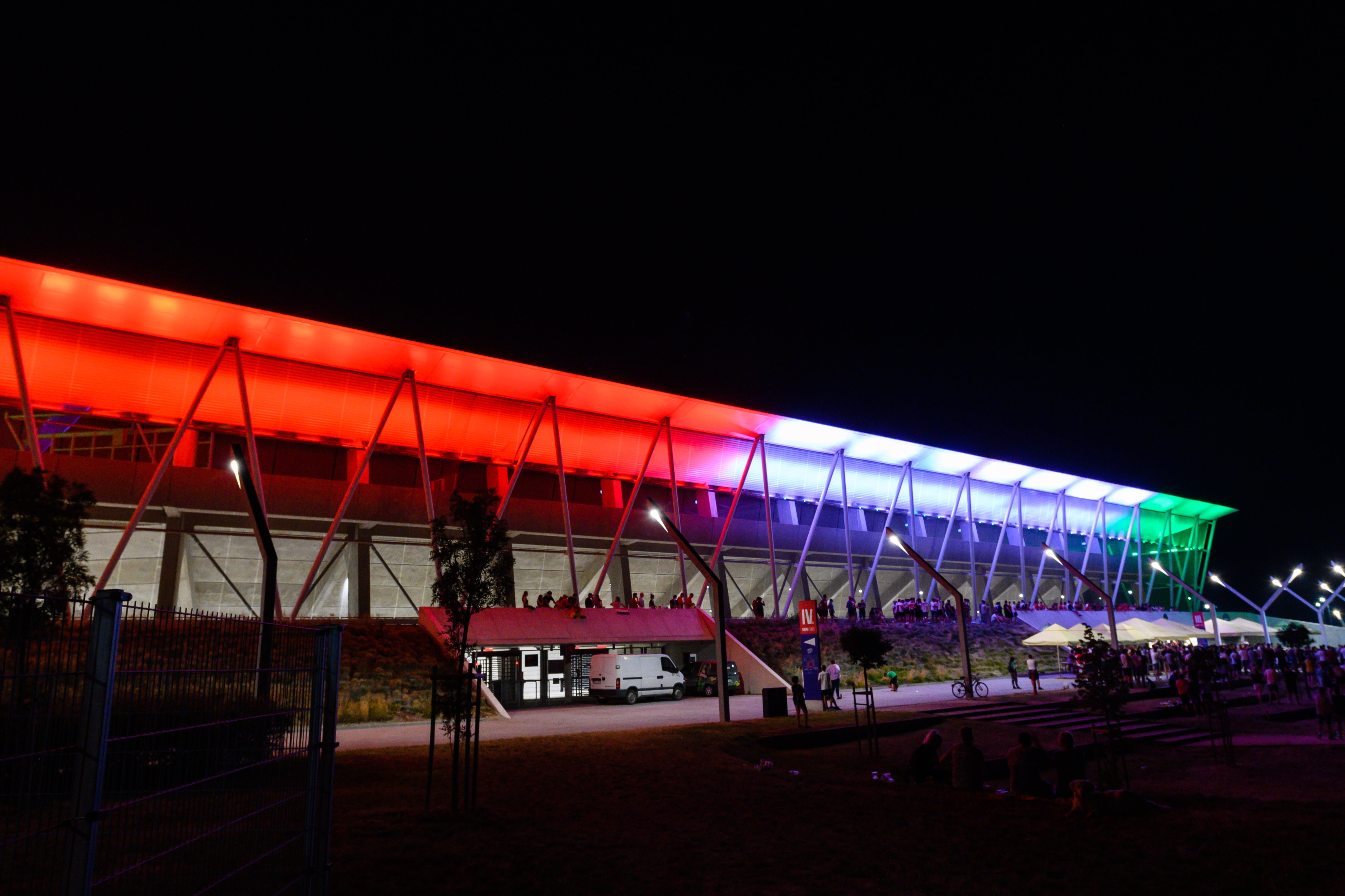 Nemzeti színű stadionok
