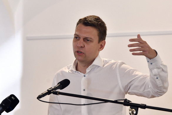 Menczer Tamás: Korszerű gázüzemű autóbuszok forgalomba helyezésével segíti a fővárosi agglomeráció közösségi közlekedését a Volánbusz