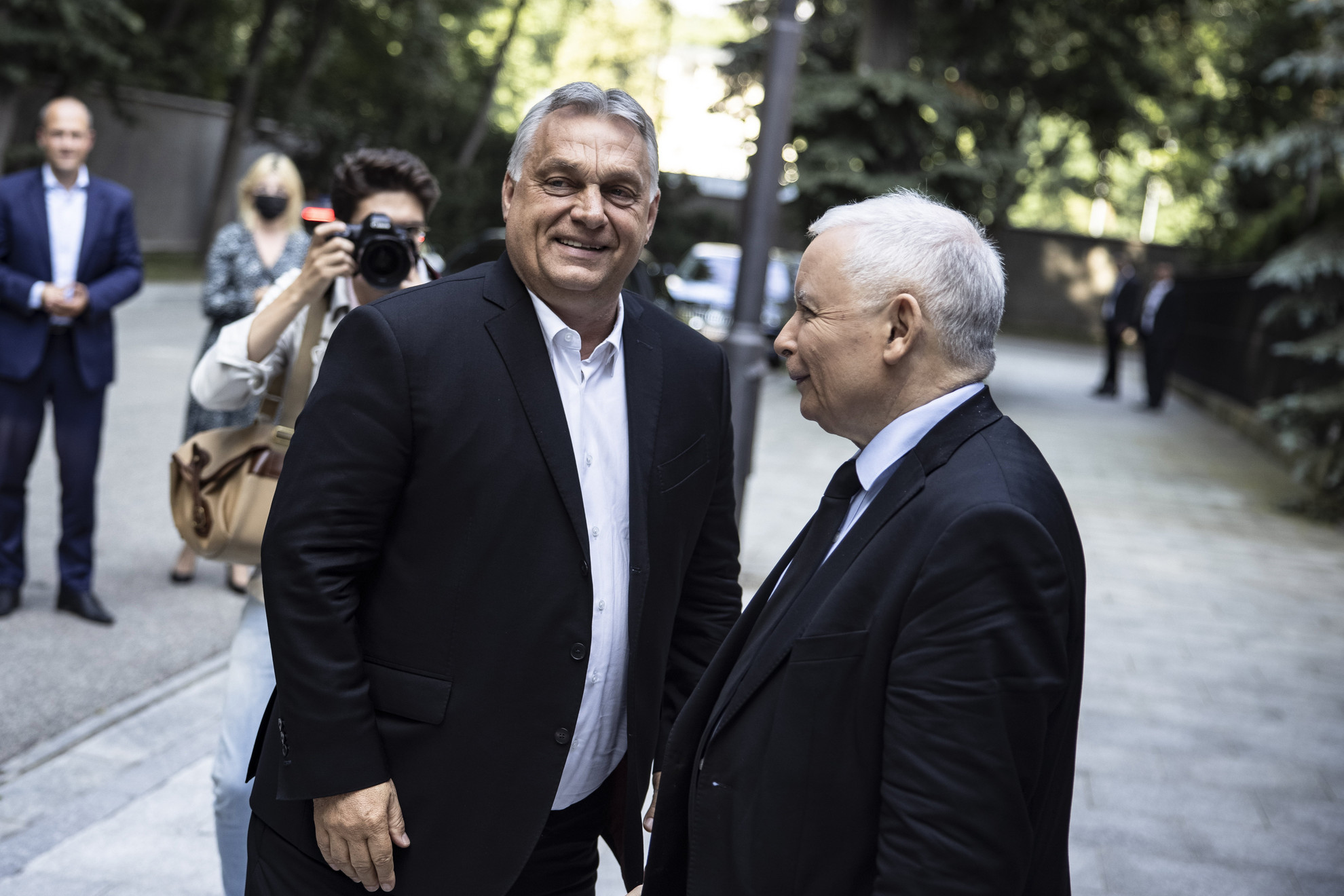 Fotó: MTI/Miniszterelnöki Sajtóiroda Orbán Viktor miniszterelnök, a Fidesz elnökének (b) és Jarosław Kaczynski, a lengyel Jog és Igazságosság (PiS) párt elnökének, Lengyelország miniszterelnök-helyettesének találkozója (j) Varsóban