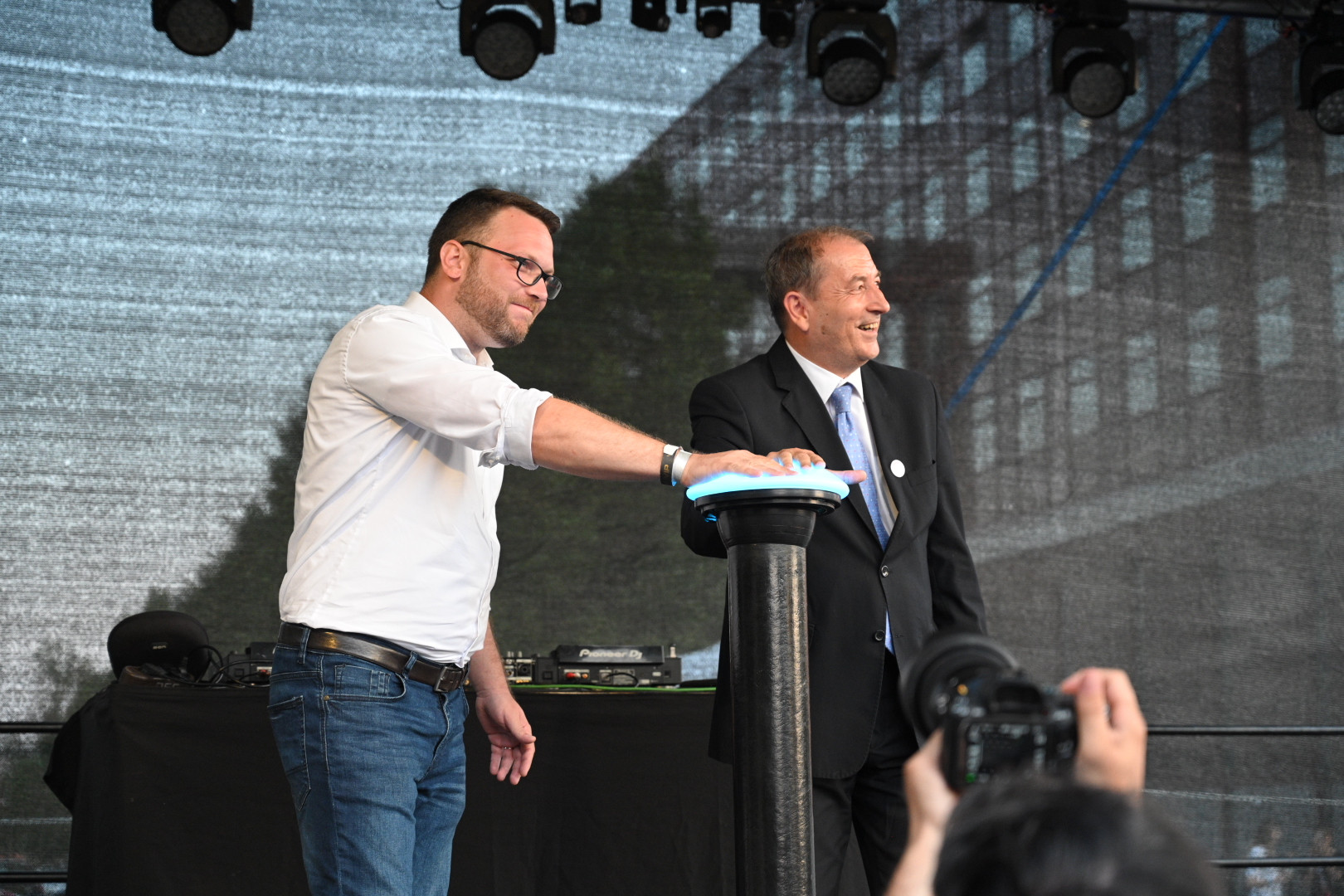 Fotó: MH/Katona László Schanda Tamás, az Innovációs és Technológiai Minisztérium (ITM) parlamenti és stratégiai államtitkára szimbolikus gombnyomással hirdette ki a ponthatárokat